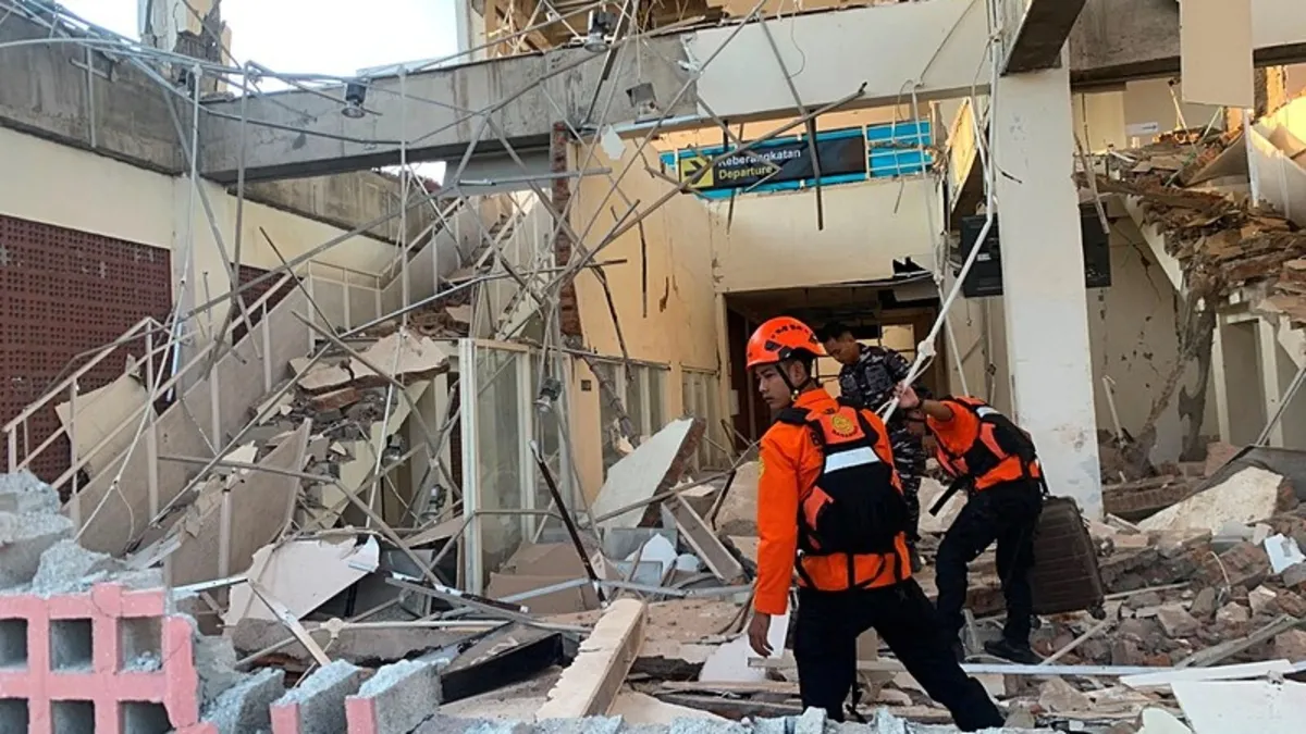 Endonezya'da 7,7 Büyüklüğündeki Deprem: Ölü Sayısı Artıyor