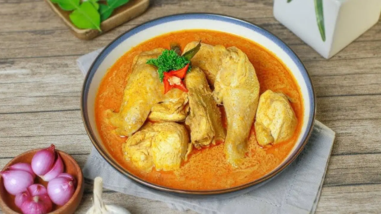 Endonezya’nın Geleneksel Lezzeti: Gulai Ayam Tarifiyle Sofralarınızda