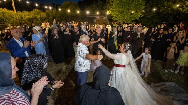 Engelli Merve'nin gelinlik hayali için tüm ilçe seferber oldu