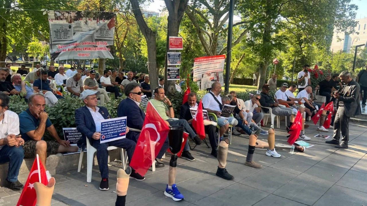 Er gazi ve şehit aileleri Güvenpark'ta: 'Haklarımız verilene kadar ayrılmayacağız