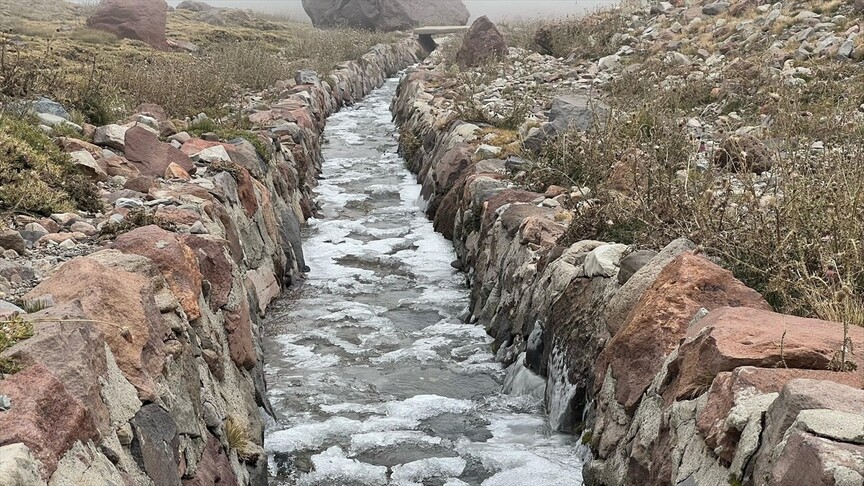 Erciyes Dağı'ndaki Su Kanalları Buz Tutu