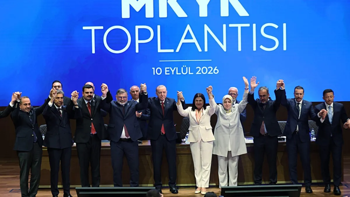Erdoğan 4 Yeni Belediye Başkanına AK Parti Rozetini Taktı