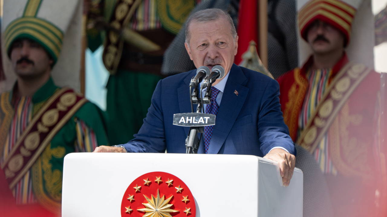 Erdoğan Ahlat'ta: Terörsüz Türkiye Yeni Dönemin Kapısını Açacak