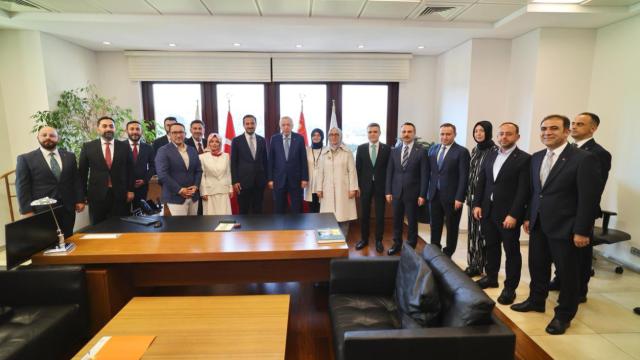 Erdoğan'dan AK Parti İstanbul İl Başkanlığı'na sürpriz ziyaret