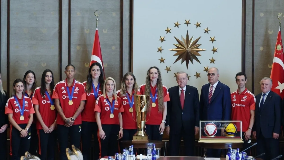 Erdoğan, Avrupa Şampiyonu Filenin Sultanları'nı Kabul Etti