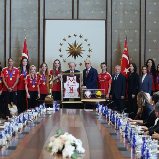 Erdoğan, Avrupa Şampiyonu Kadın Voleybol Takımı'nı Kabul Etti