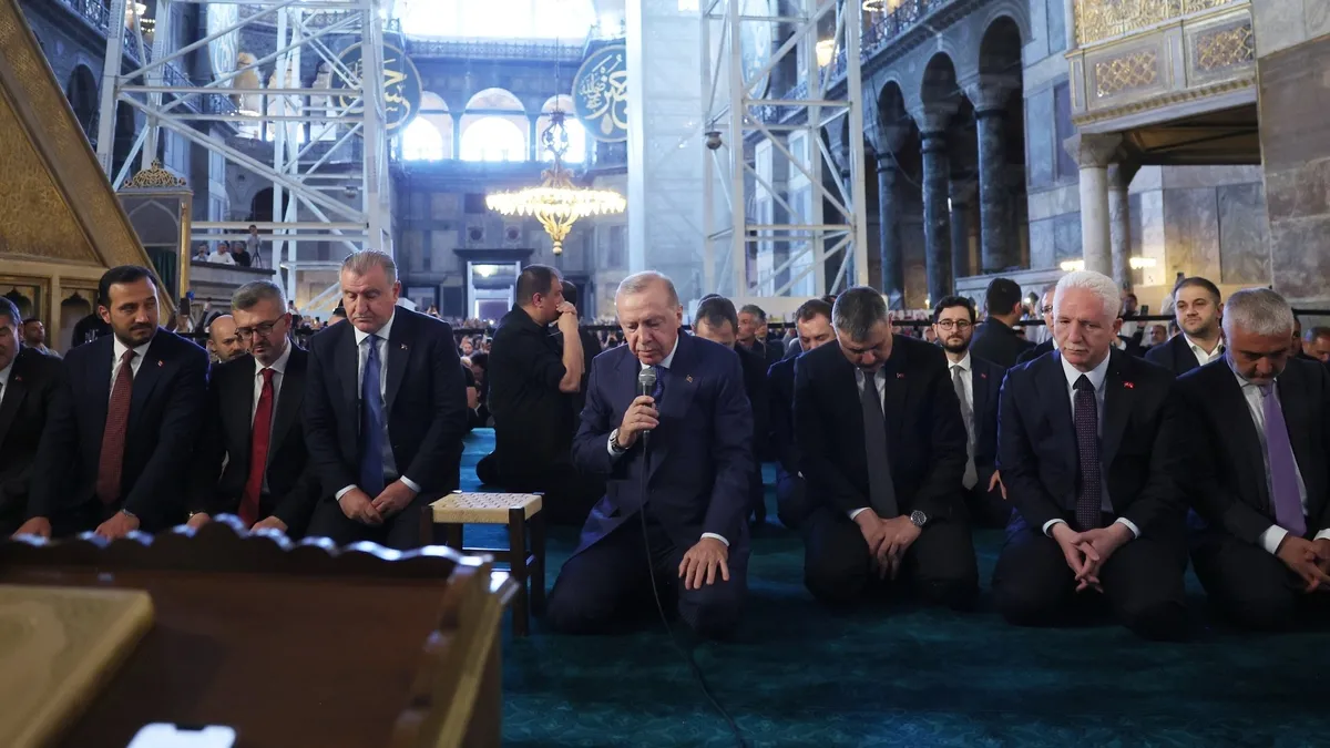 Erdoğan Ayasofya'da Filistin için dua etti