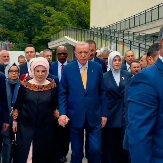 Erdoğan, BM Genel Kurulu'na Eşi Emine Erdoğan ile El Ele Katıldı