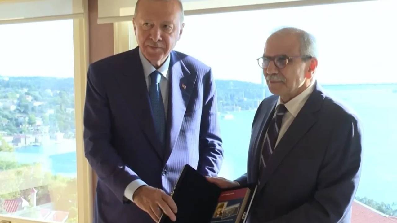 Erdoğan'dan Lübnan Başbakanı'na tarihi hediye