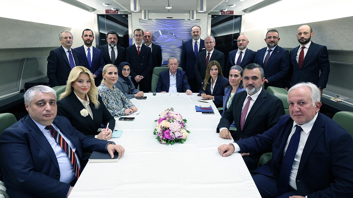 Erdoğan, DEM Parti'ye uçakta tepki gösterdi: 'Bu yaklaşım samimi değil