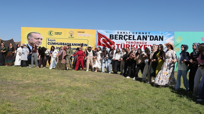 Erdoğan'dan Hakkari'deki Kadın Şenliği'ne Telefonla Sesleniş
