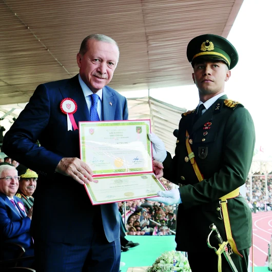 SON DAKİKA: Erdoğan: İhanet edenleri ordudan temizledik