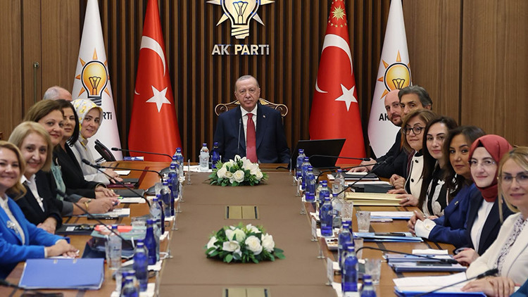 Erdoğan, Kadın Belediye Başkanlarını Kabul Etti
