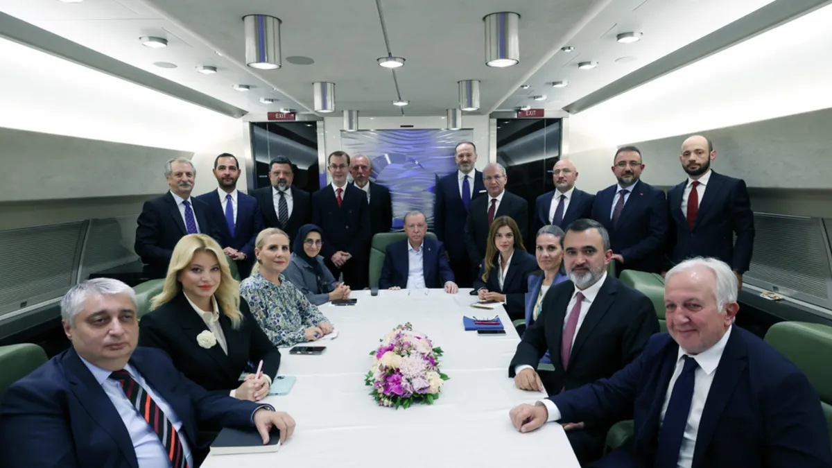 Erdoğan Kırgızistan Dönüşünde Uçakta Gündemi Değerlendirdi