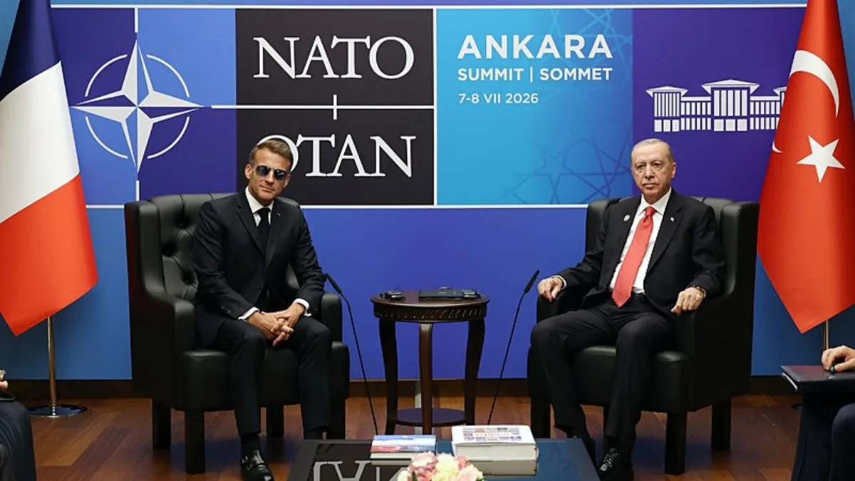 Erdoğan ile Macron NATO Zirvesi'nde bir araya geldi