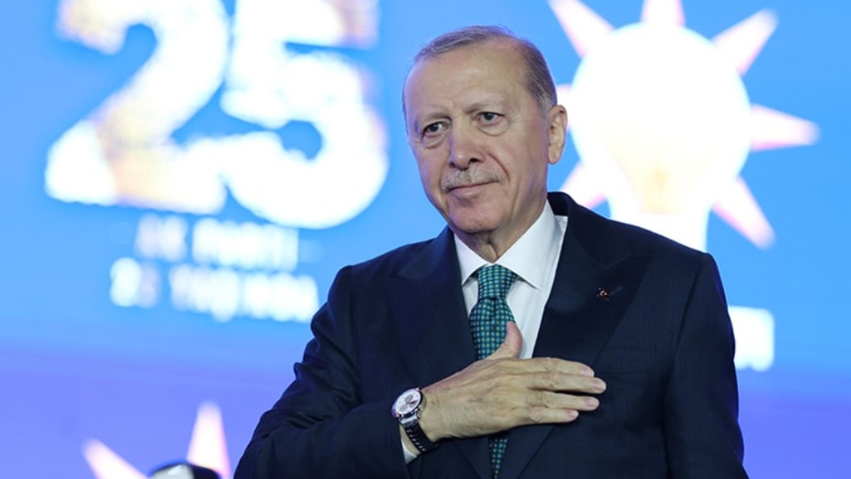 Erdoğan’ın masasındaki ismin üzerini çizdiği anlar