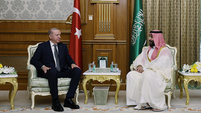 Erdoğan, Mekke'de Veliaht Prens Selman ile Görüştü