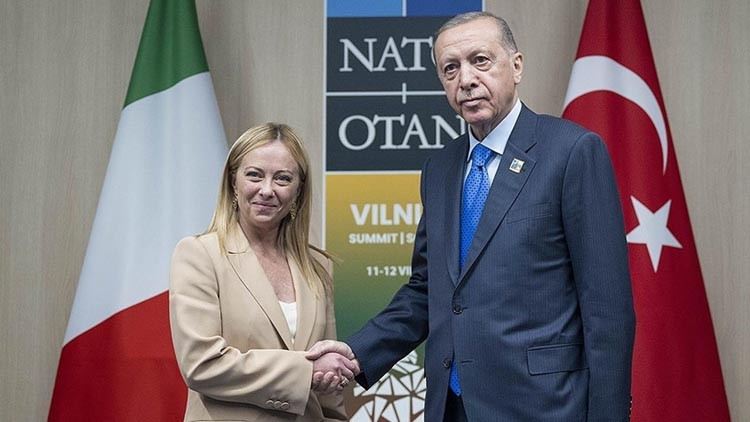 Erdoğan'ın uyarısından sonra Meloni'den sigara itirafı