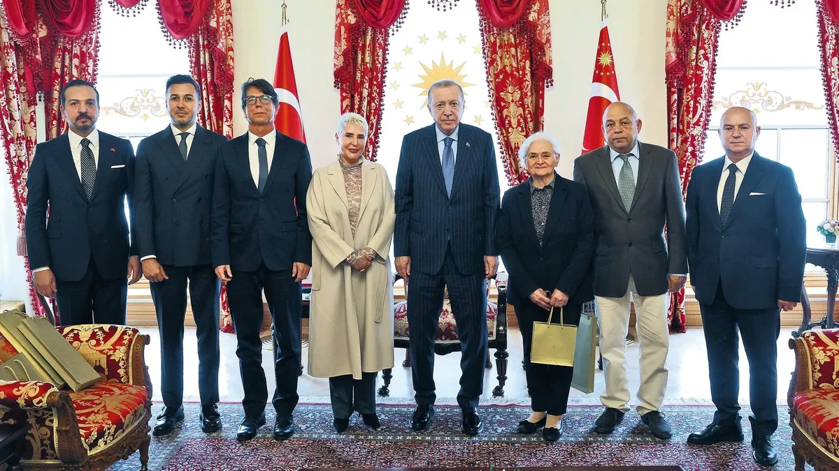 Erdoğan, Menderes ve arkadaşlarının ailelerini Dolmabahçe'de ağırladı