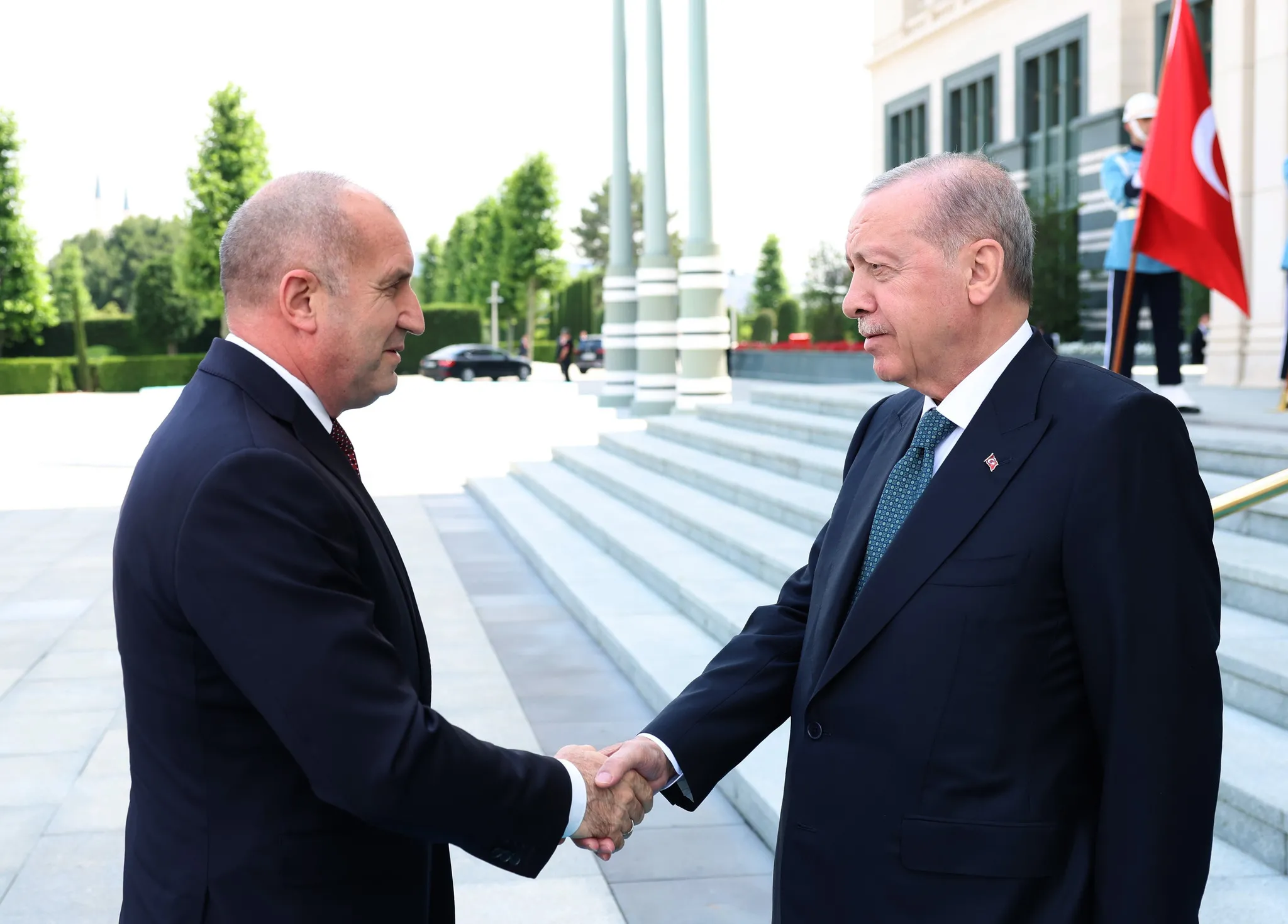 Erdoğan'dan NATO Zirvesi'nde Bulgaristan Başbakanı ile Kritik Görüşme