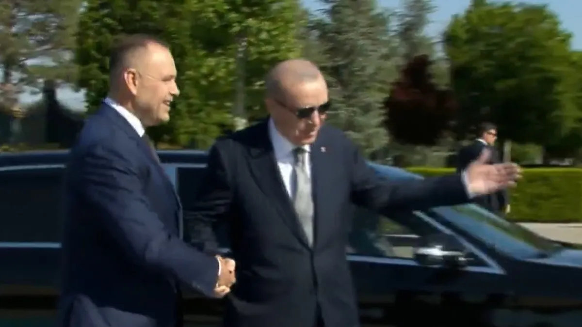 Başkan Erdoğan Polonya Cumhurbaşkanı Nawrocki'yi Ankara'da Törenle Karşıladı