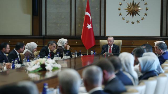 Erdoğan, Okul Saldırısında Hayatını Kaybedenlerin Aileleriyle Görüştü