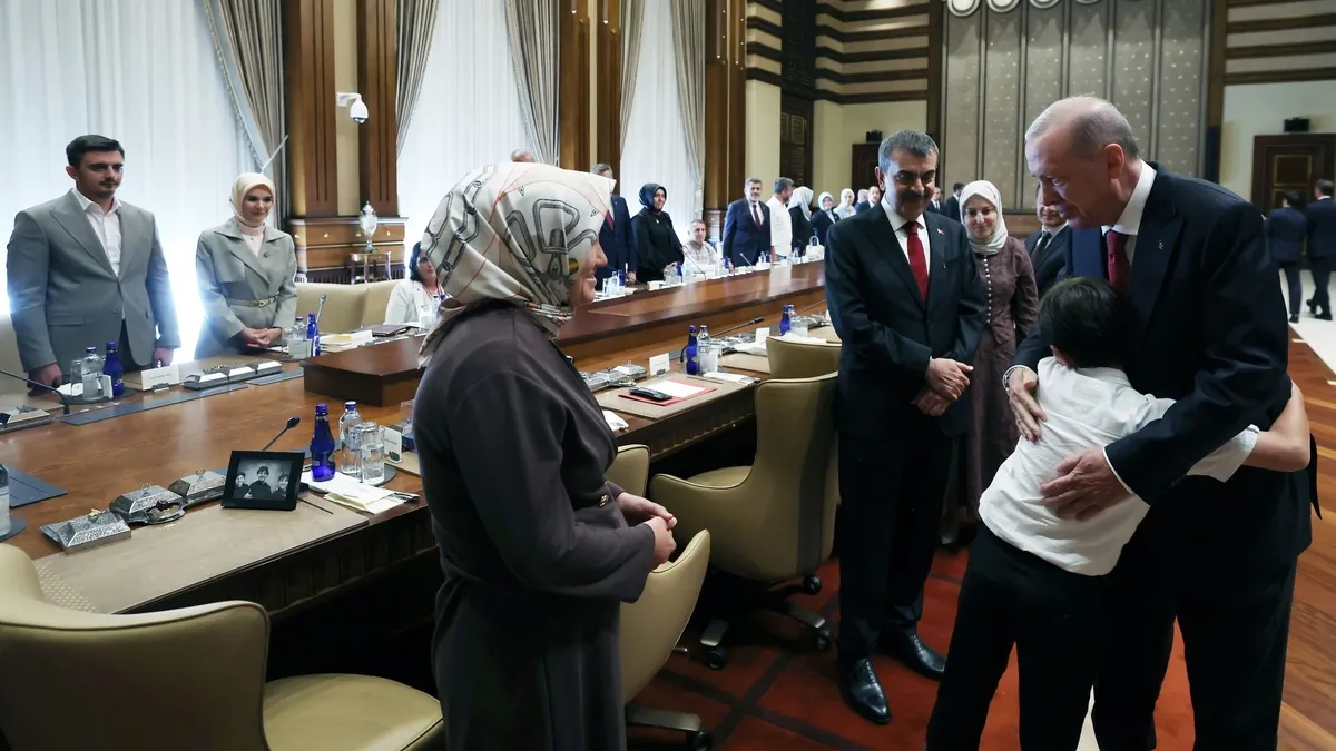 Erdoğan, Okul Saldırısında Evladını Kaybeden Ailelerle Görüştü