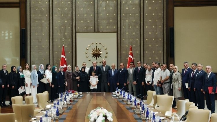 Erdoğan, Okul Saldırısında Hayatını Kaybedenlerin Aileleriyle Bir Araya Geldi