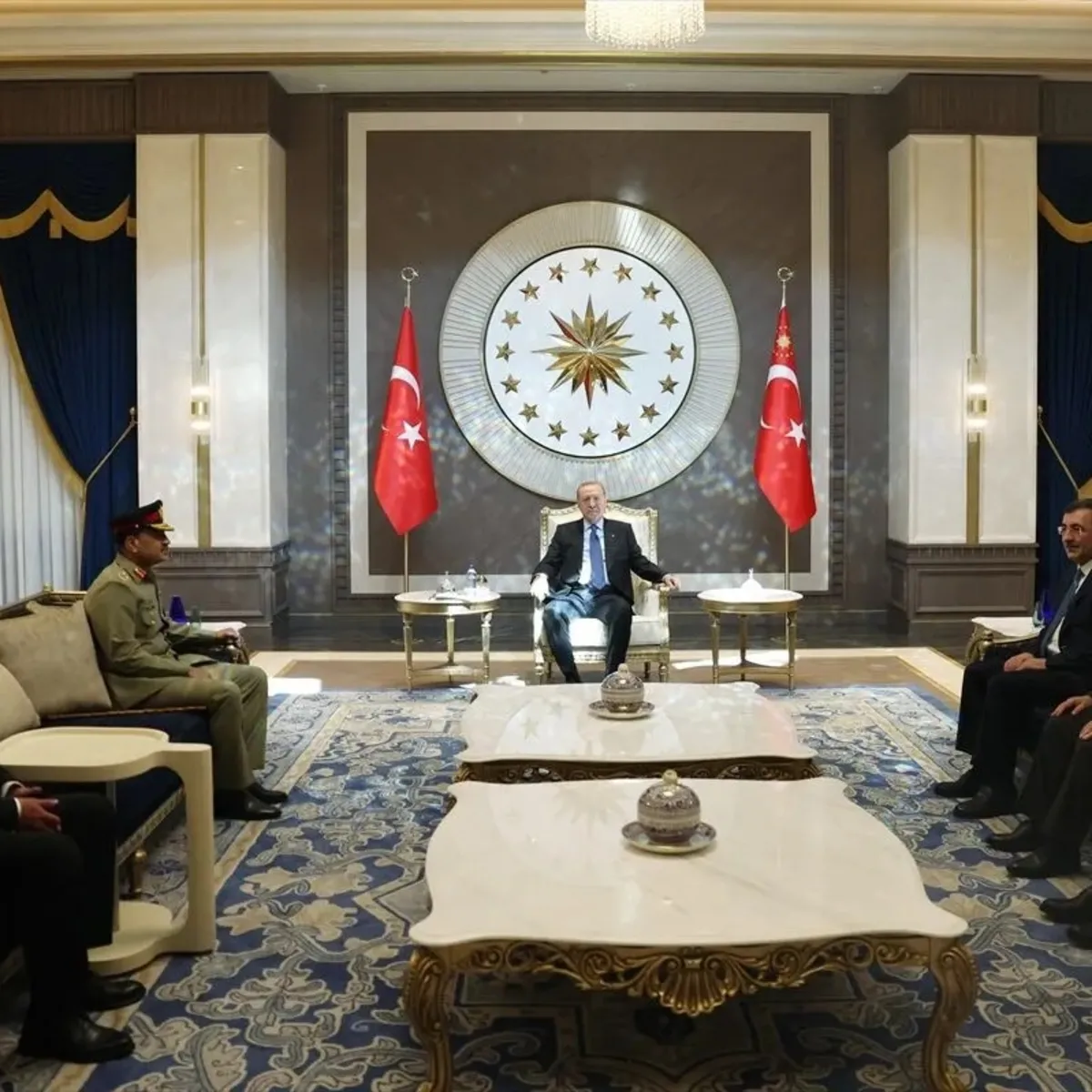 Erdoğan'dan Pakistanlı Komutan Munir'e Kabul
