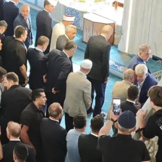 Erdoğan Rize'de Cuma Namazını Merkez Sahil Camisi'nde Kıldı