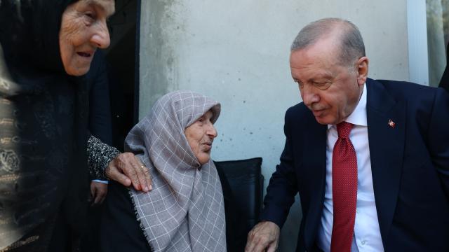 Erdoğan Rize'de komşularıyla buluştu: Güneysu'da sıcak anlar