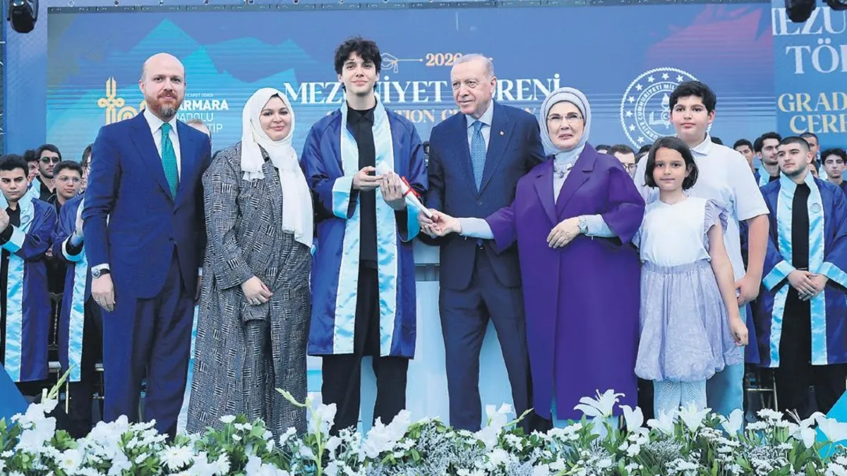 Erdoğan, torunu Ömer Tayyip'e diplomasını bizzat verdi