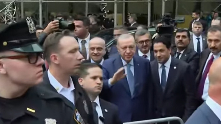 Erdoğan, Türkevi'nde Coşkulu Kalabalıkla Buluştu