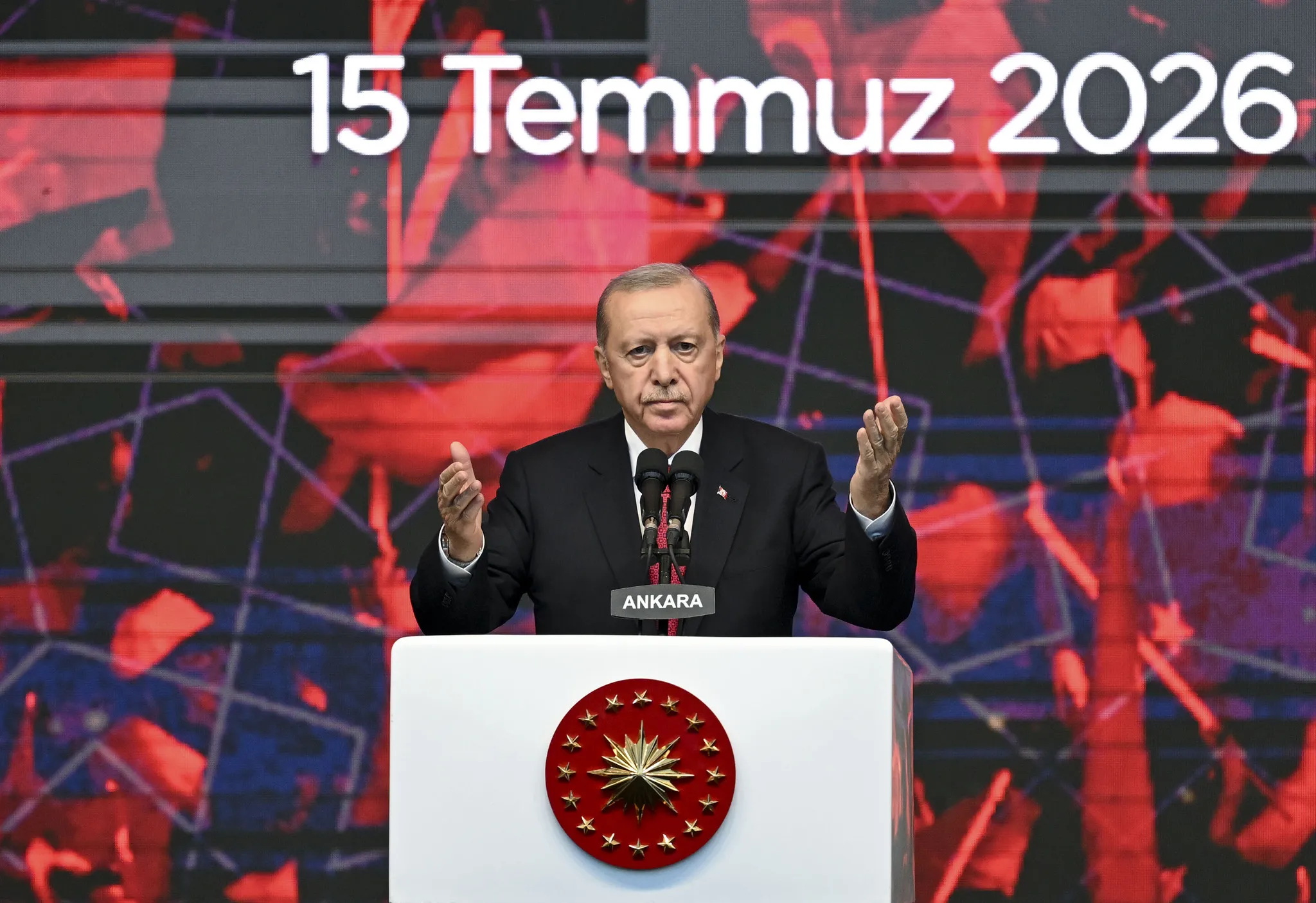 Erdoğan: Türkiye hainlerin başını ezecek kudrete sahip