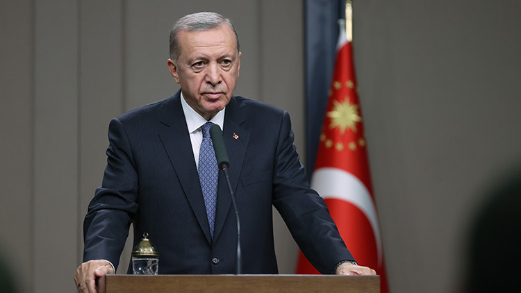 Erdoğan, üç edebiyatçıyı ölüm yıl dönümlerinde andı