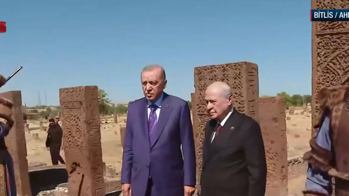 Erdoğan ve Bahçeli Ahlat'ta Selçuklu Kabristanı'nı Ziyaret Etti