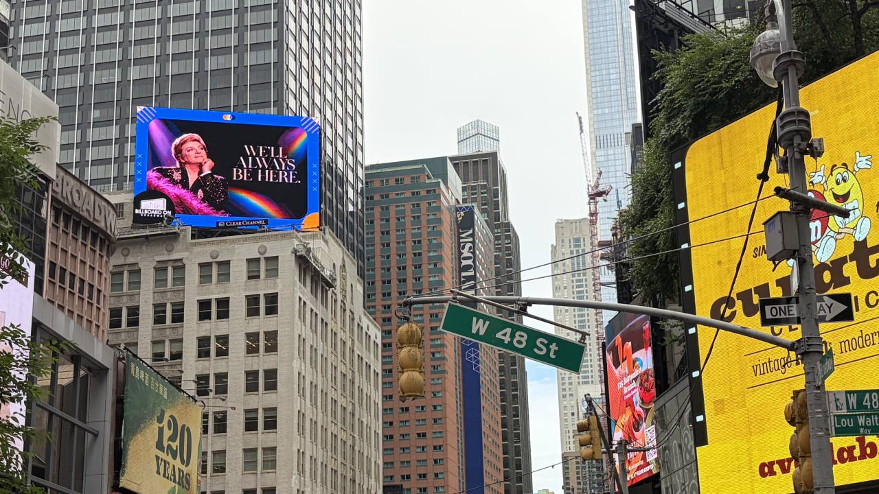 Erdoğan'a Zeki Müren'li Karşılama: Times Square'de LGBTİ+ Mesajı