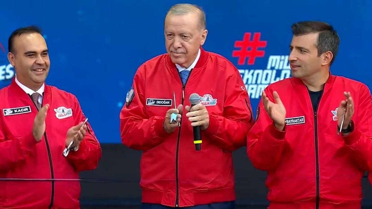 Erdoğan'ın İsteğiyle TEKNOFEST'te 'Roket' Türküsü Çalındı