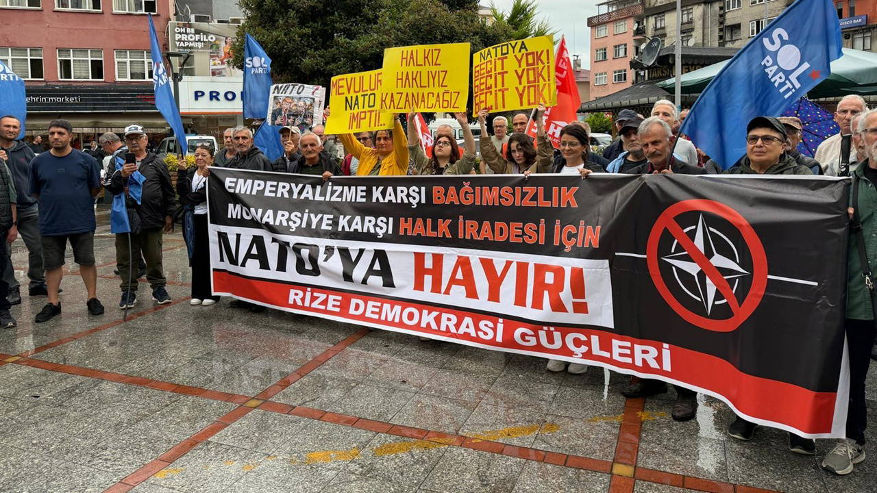 Erdoğan'ın memleketinde NATO protestosu: Rize'de 'savaşa hayır' yürüyüşü