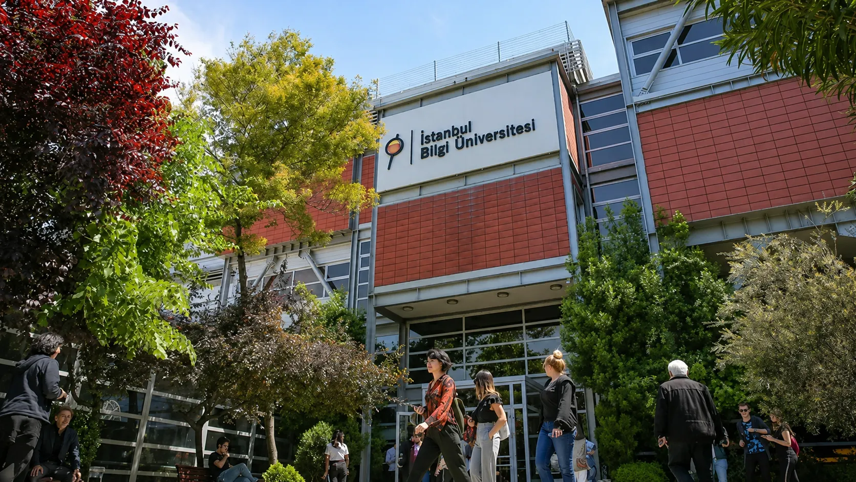 Erdoğan'ın takdir yetkisiyle İstanbul Bilgi Üniversitesi yeniden açıldı