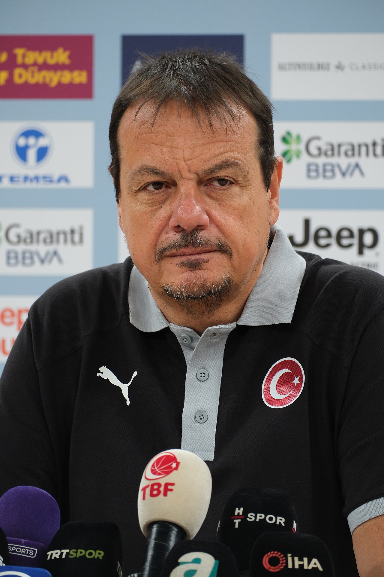 Ergin Ataman'dan Olympiakos taraftarına: Türk olmaktan gurur duyuyorum