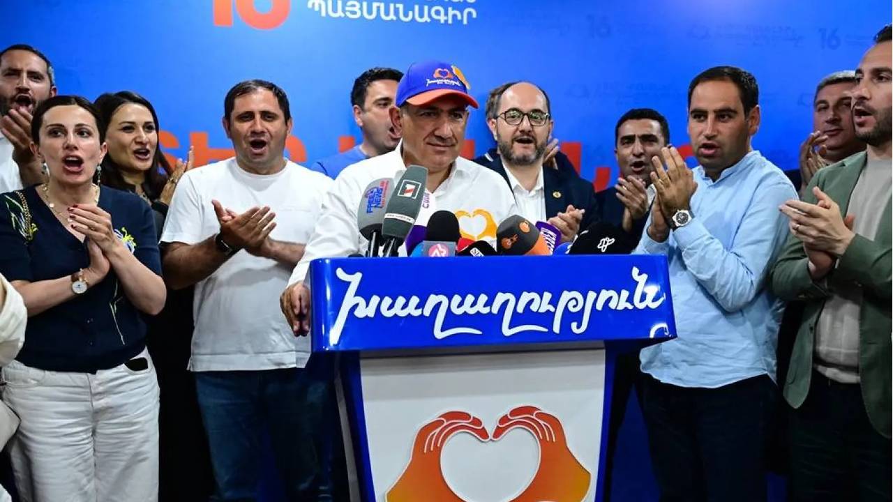 Ermenistan seçimlerinde Paşinyan rotası değişmedi: Zaferini ilan etti