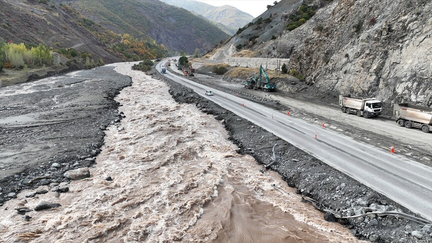 Erzincan-Erzurum Heyelanı Dronla Görüntülendi