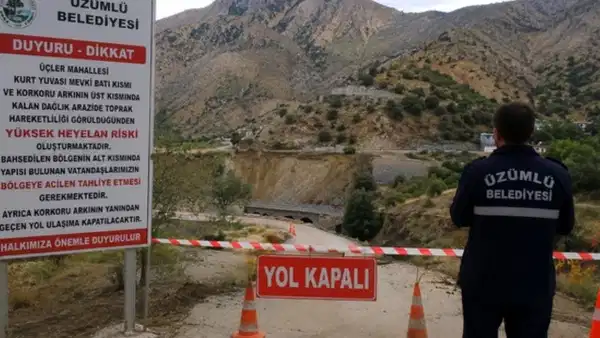 Erzincan'da heyelan riski: 6 bağ evi tahliye edildi