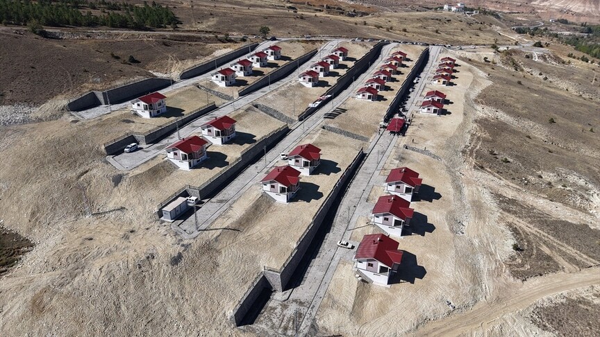 Erzincan Kemah'ta 28 afet konutu sahiplerine teslim edildi