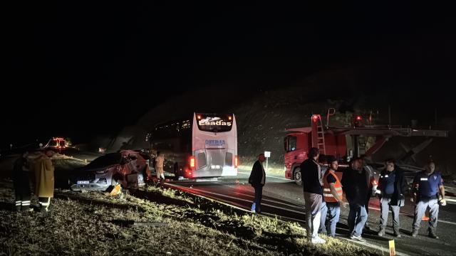 Erzincan'da Otobüs ile SUV Çarpıştı: 1 Ağır, 7 Yaralı