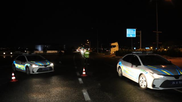 Erzincan-Sivas Kara Yolu Heyelan Nedeniyle Trafiğe Kapandı
