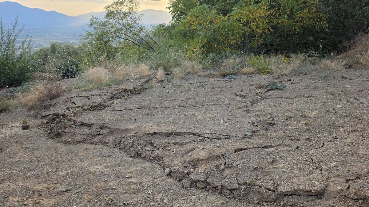 Erzincan Üzümlü'de heyelan riski: 6 bağ evi tahliye edildi