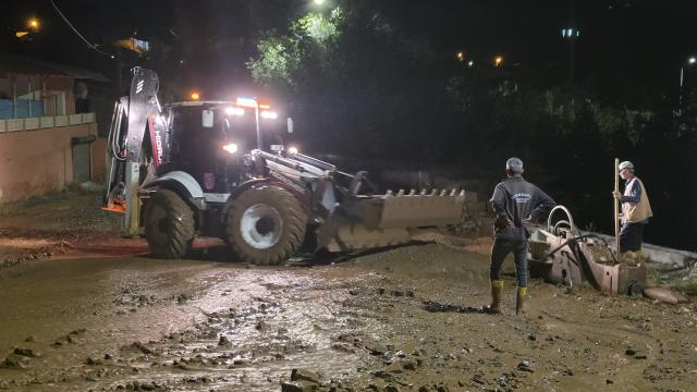 Erzincan'ın Üzümlü İlçesinde Sağanak Yağış Su Baskınlarına Yol Açtı