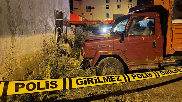 Erzurum'da 5 yaşındaki Ayaz, kamyonet ile ev arasında sıkışarak can verdi